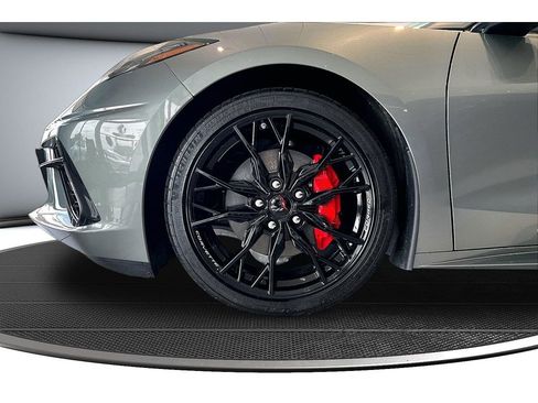 Used 2024 Chevrolet Corvette Stingray Preferred Cpe w/ Body-Color Dual Roof Package RWD image 11
