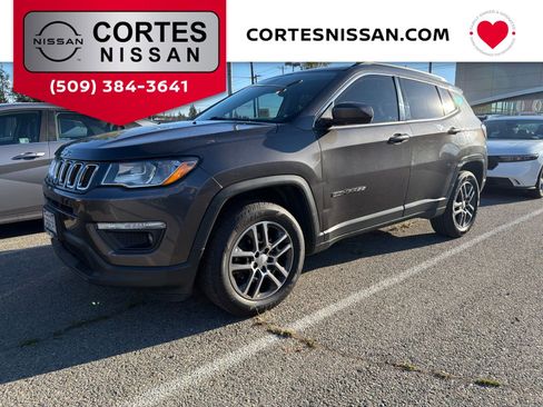 Used 2017 Jeep Compass Latitude w/ Popular Equipment Group AWD/4WD image 1