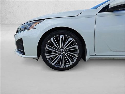 Used 2023 Nissan Altima 2.5 SL FWD image 23