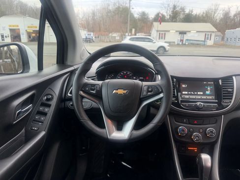 Used 2017 Chevrolet Trax LT w/ LT Convenience Package image 32