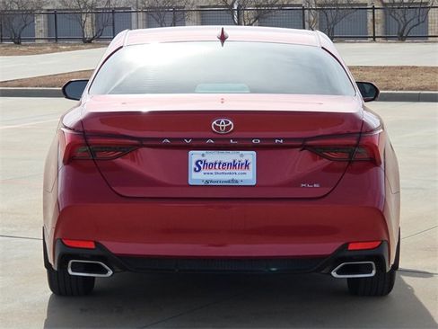 Used 2022 Toyota Avalon XLE image 7
