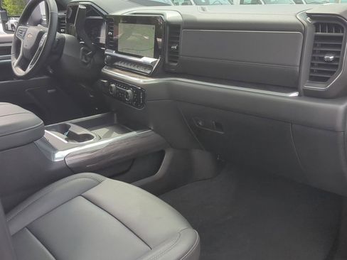Used 2025 Chevrolet Silverado 2500 LTZ w/ LTZ Premium Package AWD/4WD image 30