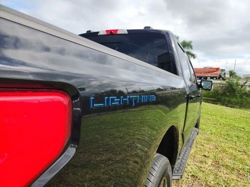 Used 2023 Ford F150 Lightning Lariat image 13