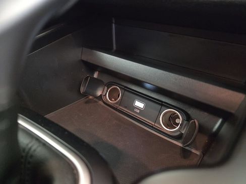 Used 2025 Kia Soul LX w/ LX Technology Package FWD image 18