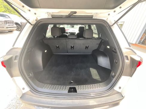 Used 2025 GMC Terrain Elevation AWD/4WD image 8