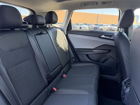 Used 2024 Volkswagen Taos SE w/ Panoramic Sunroof Package image 39