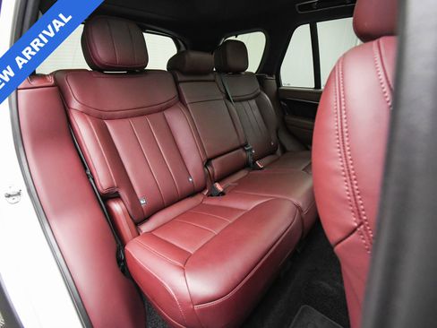 Used 2025 Land Rover Range Rover SE image 50