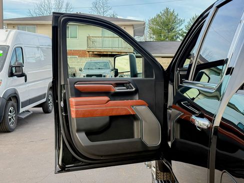 Used 2026 GMC Sierra 3500 Denali Ultimate image 15