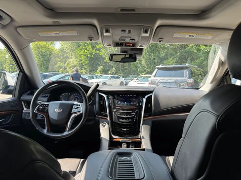 Used 2020 Cadillac Escalade Luxury AWD/4WD image 26