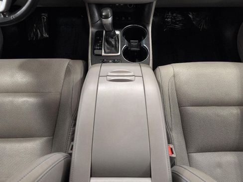 Used 2019 Toyota Highlander Limited Platinum AWD/4WD image 16