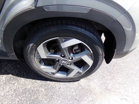 Used 2023 Hyundai Venue Limited FWD image 7