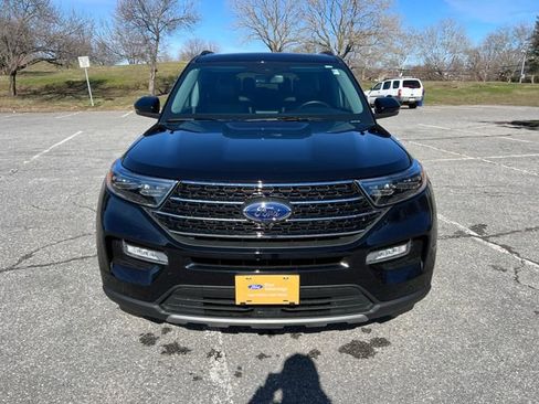 Used 2023 Ford Explorer XLT w/ Equipment Group 202A image 3