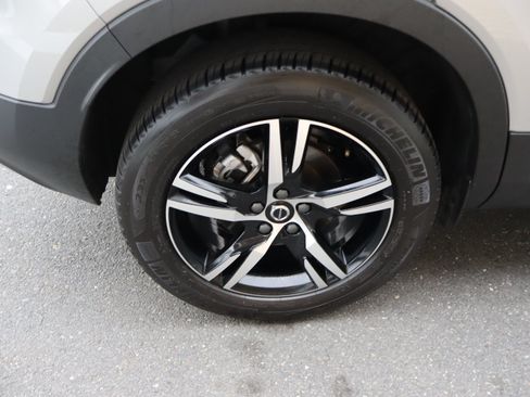 Used 2025 Volvo XC40 B5 Core AWD/4WD image 38