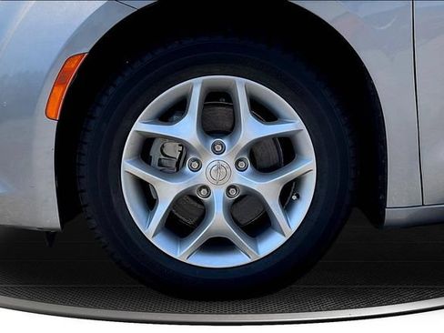 Used 2020 Chrysler Pacifica Touring-L w/ Tire & Wheel Group FWD image 37