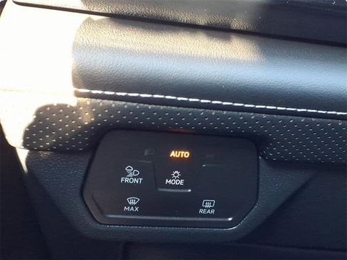 Used 2024 Volkswagen Atlas Cross Sport SE image 21