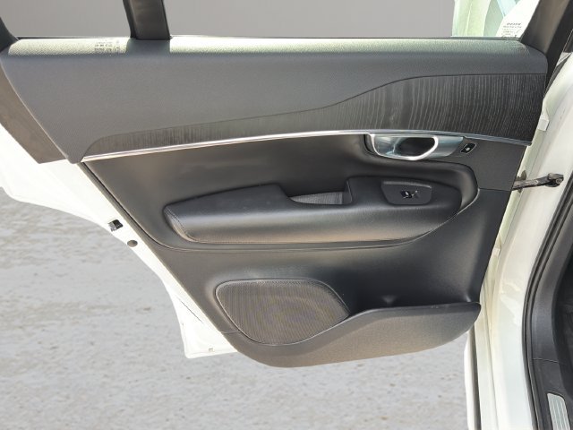 Used 2020 Volvo XC90 T5 Momentum FWD image 17