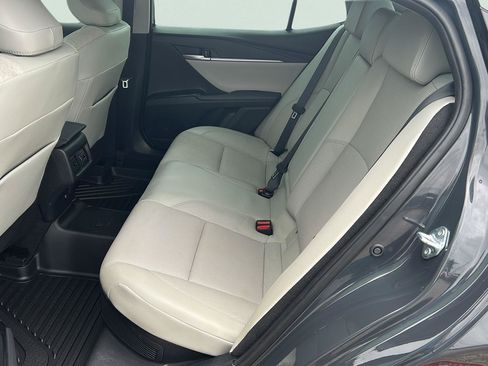 Used 2025 Toyota Camry XLE FWD image 18