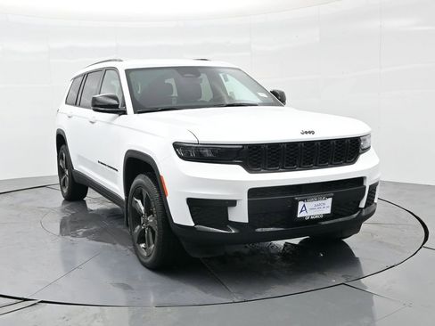 New 2025 Jeep Grand Cherokee L Laredo image 9