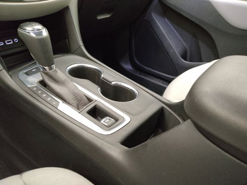 Used 2021 Chevrolet Equinox LS AWD/4WD image 26