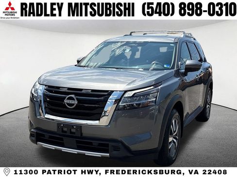 Used 2023 Nissan Pathfinder SL AWD/4WD image 1
