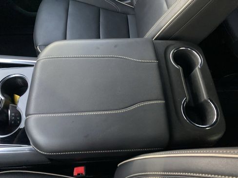 Used 2025 Chevrolet Suburban Premier image 35