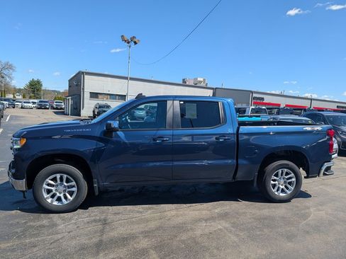 Used 2022 Chevrolet Silverado 1500 LT AWD/4WD image 3