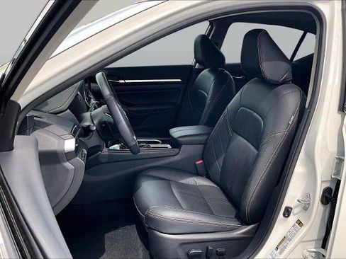 Certified 2024 Nissan Altima 2.5 SR w/ SR Premium Package FWD image 8
