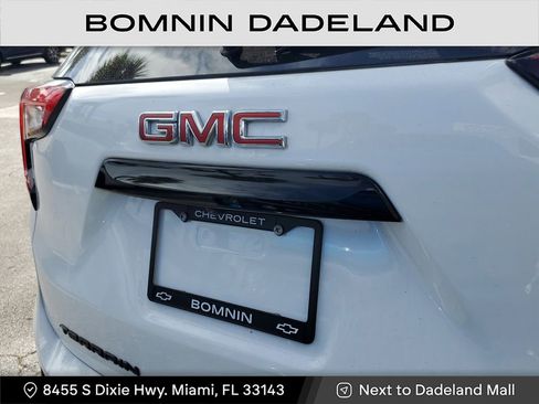 Used 2023 GMC Terrain SLE w/ Driver Convenience Package image 10