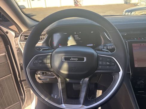 Used 2023 Jeep Grand Cherokee Limited image 21