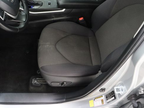 Used 2025 Toyota Highlander LE FWD image 15