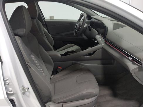 Used 2024 Hyundai Elantra SEL FWD image 21
