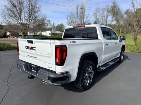 New 2026 GMC Sierra 1500 SLT w/ SLT Premium Package image 4