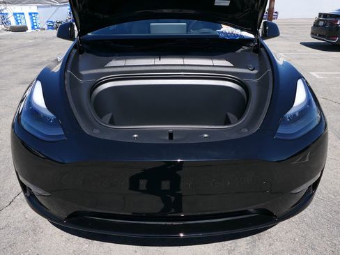 Used 2025 Tesla Model Y Long Range image 26