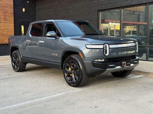 Used 2022 Rivian R1T Adventure image 11