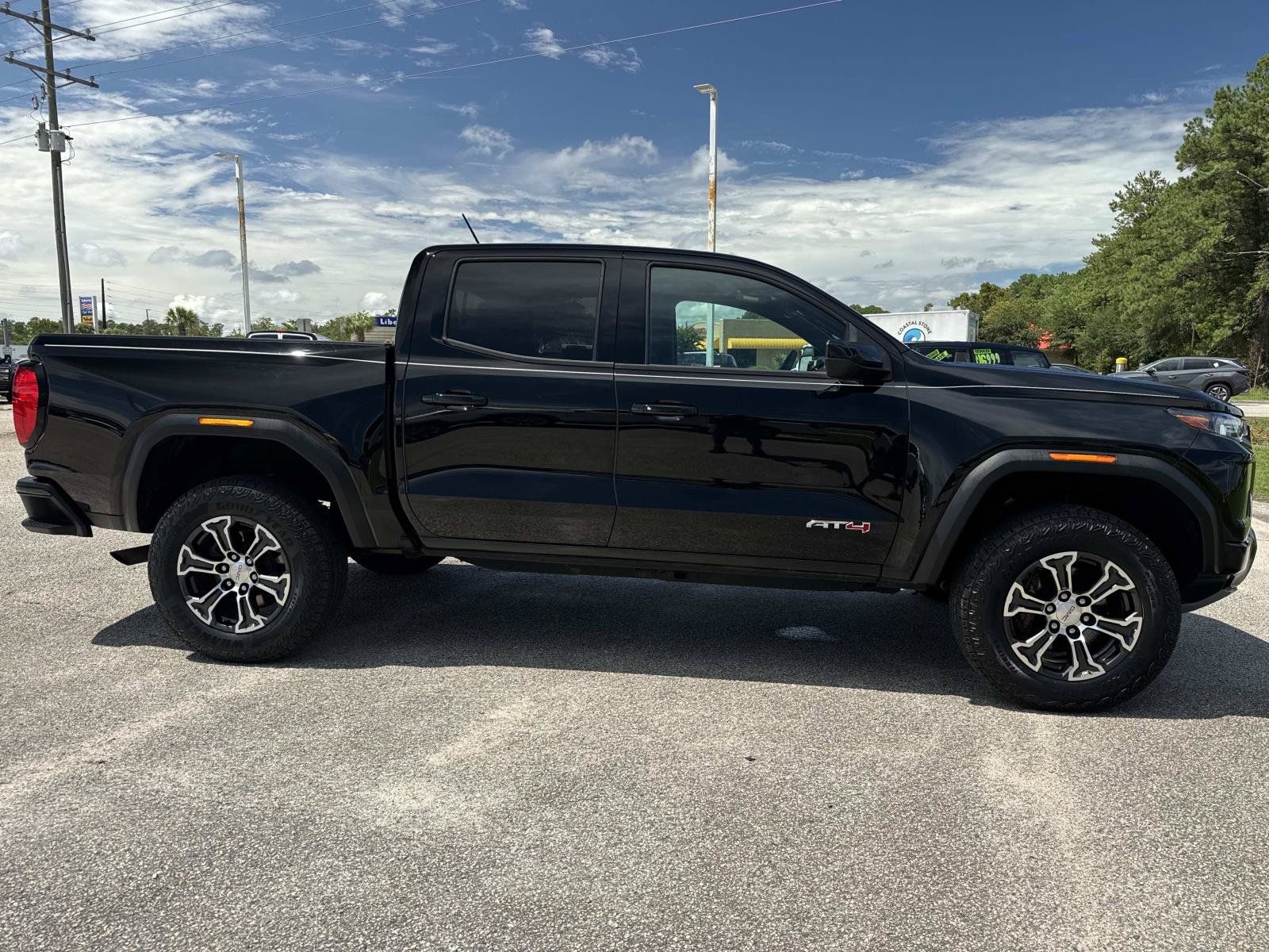 Used 2023 GMC Canyon AT4 w/ AT4 Premium Package AWD/4WD image 2