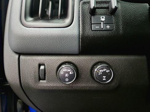 Used 2021 Chevrolet Colorado Z71 AWD/4WD image 18