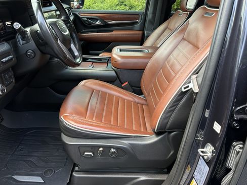 Used 2023 GMC Yukon Denali Ultimate AWD/4WD image 9