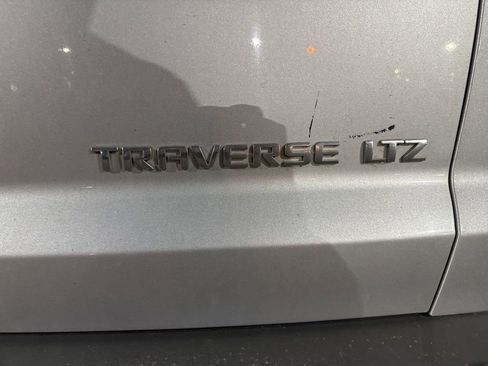 Used 2011 Chevrolet Traverse LTZ image 21