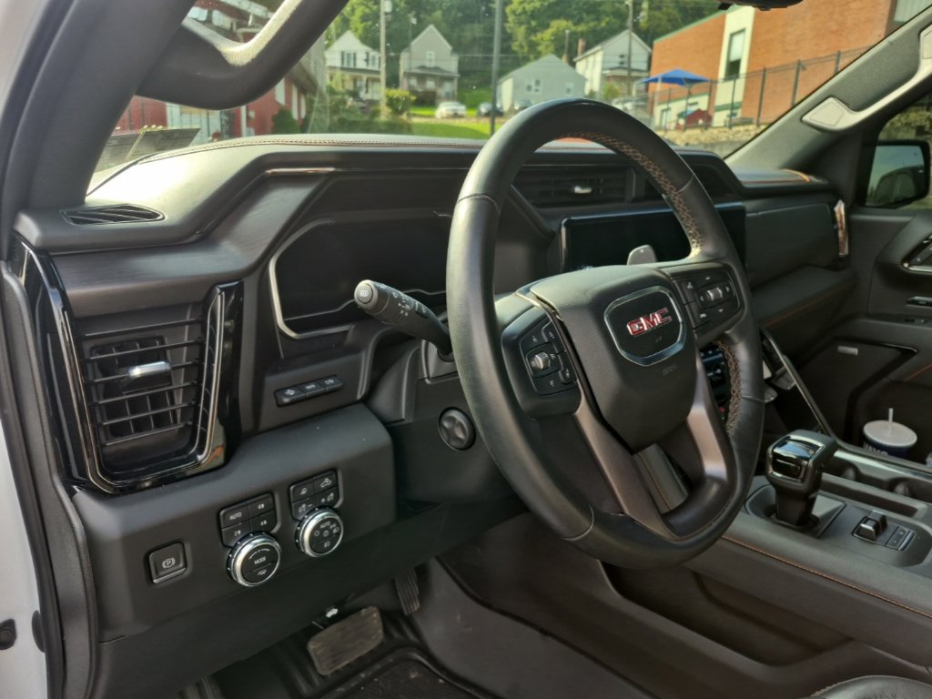 Used 2023 GMC Sierra 1500 AT4 w/ AT4 Premium Package AWD/4WD image 10