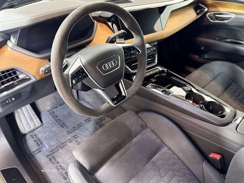 Used 2023 Audi e-tron GT Premium Plus image 9