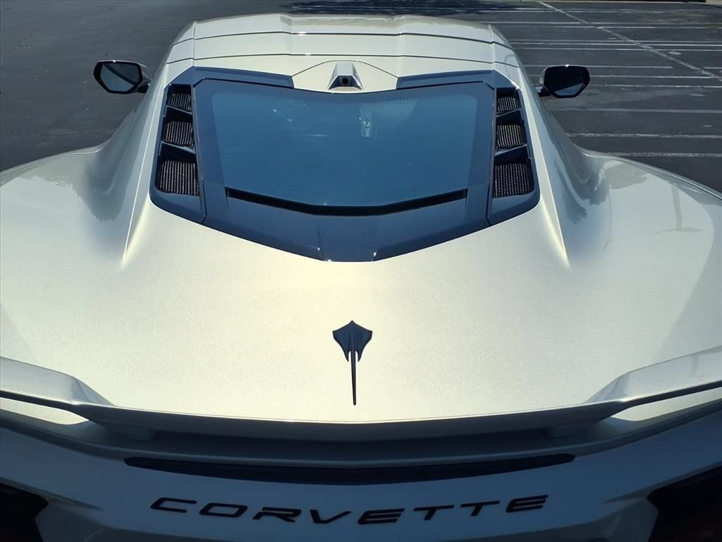 Used 2021 Chevrolet Corvette Stingray Preferred Cpe w/ Z51 Performance Package RWD image 17