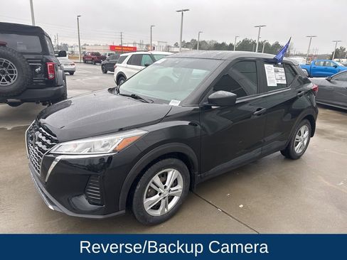 Used 2021 Nissan Kicks S image 3