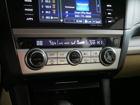 Used 2017 Subaru Outback 2.5i Premium image 23