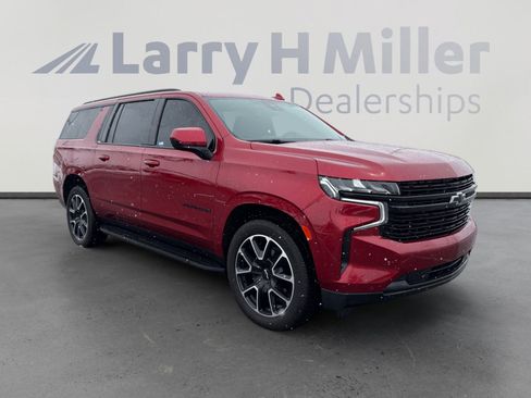 Used 2023 Chevrolet Suburban RST AWD/4WD image 9