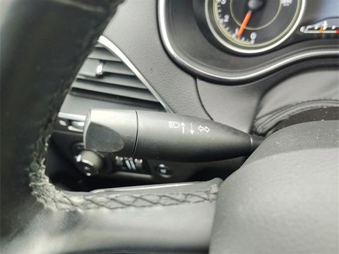 Used 2021 Jeep Cherokee Latitude Lux w/ Comfort/Convenience Group image 21