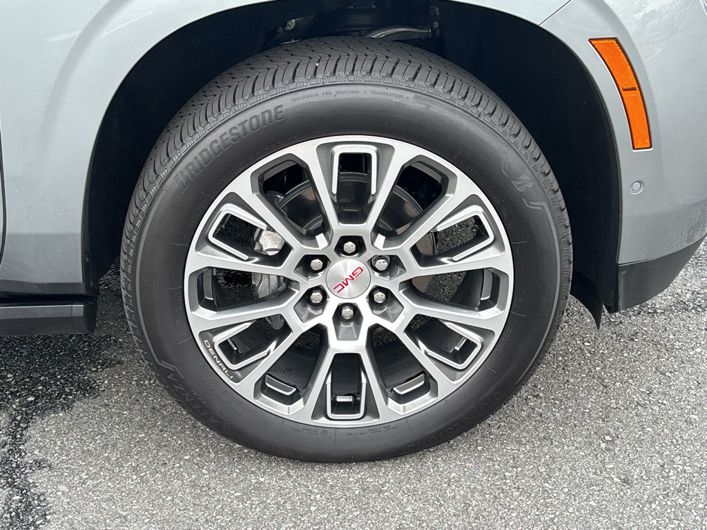 Used 2026 GMC Yukon Denali w/ Sun & Power Step Package AWD/4WD image 34