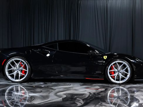 Used 2020 Ferrari F8 Tributo RWD image 3