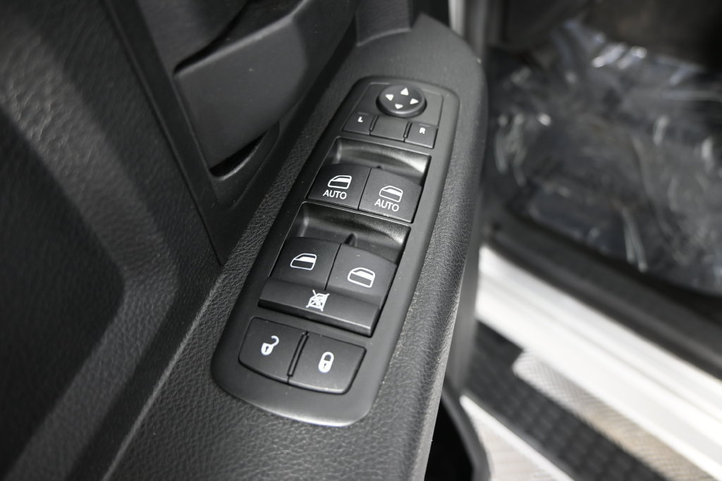 Used 2014 RAM 3500 Tradesman w/ Chrome Appearance Group AWD/4WD image 19