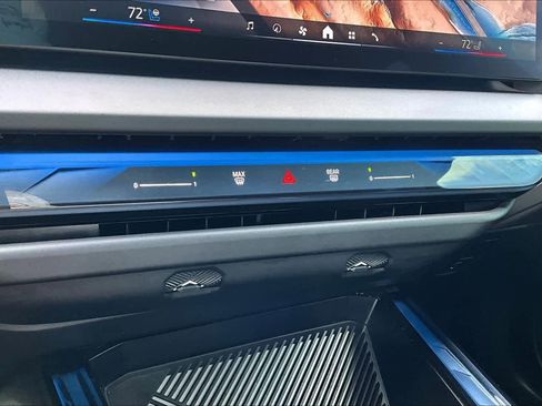 Used 2025 BMW X3 xDrive30i w/ Premium Package image 33