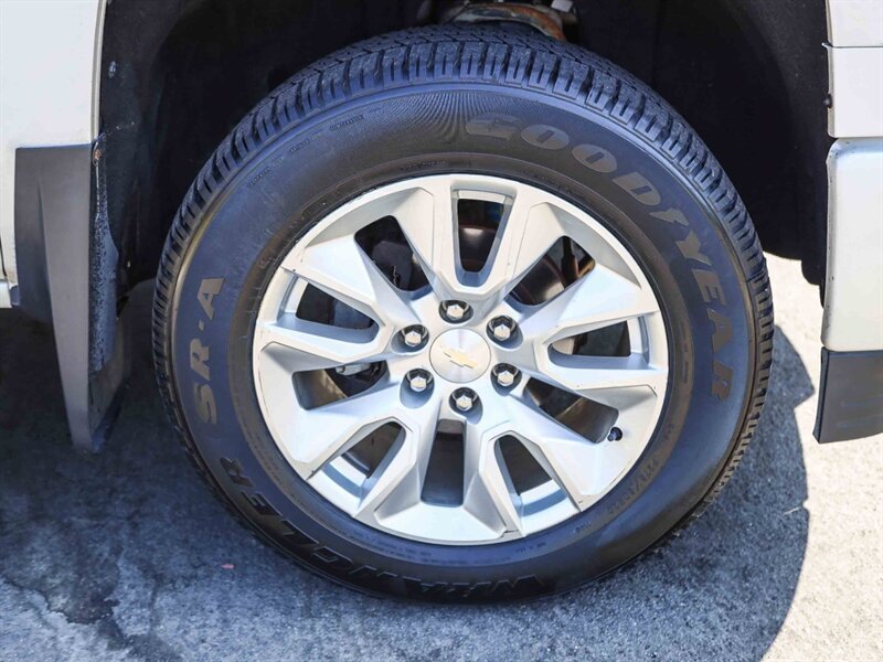 Used 2014 Chevrolet Silverado 1500 High Country w/ High Country Premium Package AWD/4WD image 12